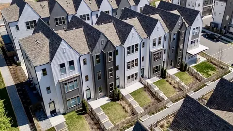 347 E Village Ln, Nashville, TN 37216