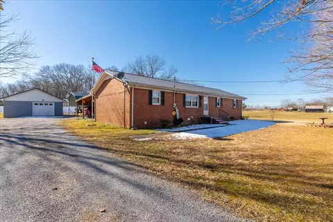 3223 Rock Creek Rd, Estill Springs, TN 37330
