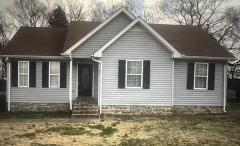 423 Parkside Cir, Lebanon, TN 37087