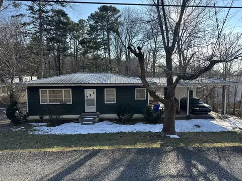 810 Weeks Dr NE, Cleveland, TN 37312