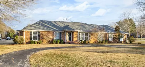 413 Idlewood Dr, Clarksville, TN 37043