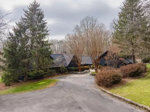 1015 Scenic Hwy, Lookout Mountain, GA 30750