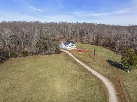 1069 Old Countyhouse Rd, Charlotte, TN 37036