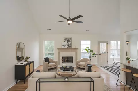 Living - 1722 Shane Dr, Spring Hill, TN 37174 photo 2 of 5