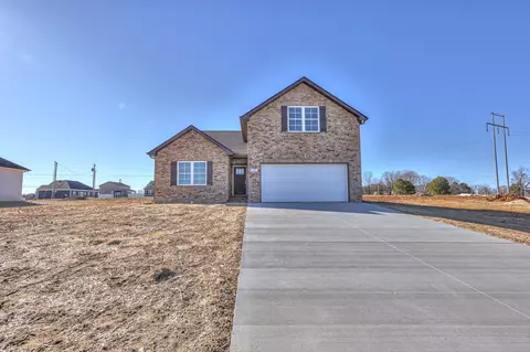136 Bartow St, Decherd, TN 37324 photo 3