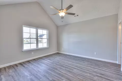 136 Bartow St, Decherd, TN 37324 photo 5
