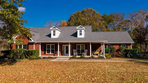 1253 White Rd, Bon Aqua, TN 37025