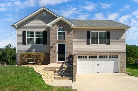 2076 Short Leaf Ln, Soddy Daisy, TN 37379