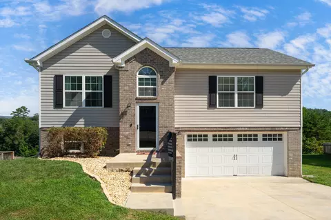2076 Short Leaf Ln, Soddy Daisy, TN 37379