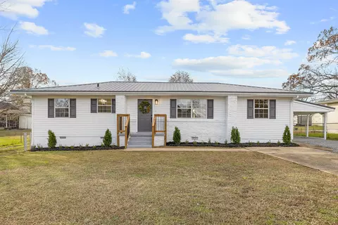 8 Walker Ave, Fort Oglethorpe, GA 30742