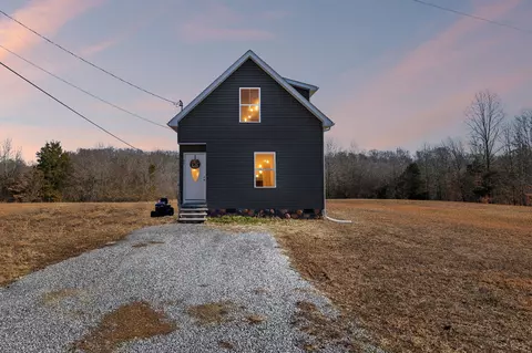 60 Pleasant Ln, Estill Springs, TN 37330