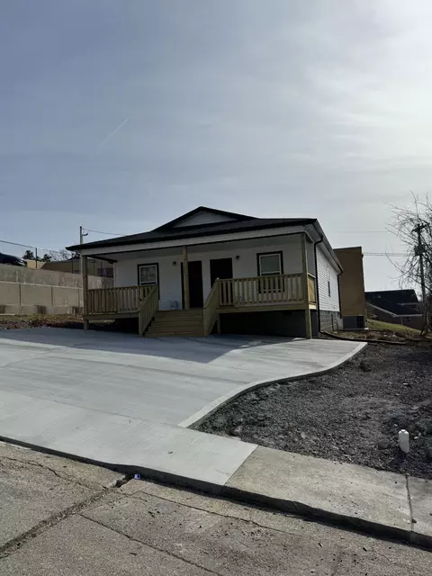 107 College Ave W, Carthage, TN 37030
