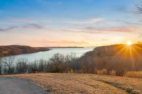 37 River Trace Dr, Dover, TN 37058