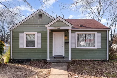 1910 Overton Dr, Columbia, TN 38401