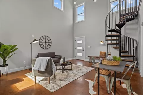 402 W College St # A, Dickson, TN 37055