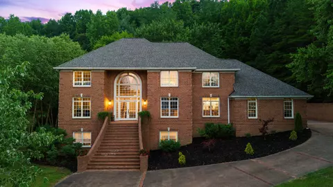 18 Ridgerock Dr, Signal Mountain, TN 37377
