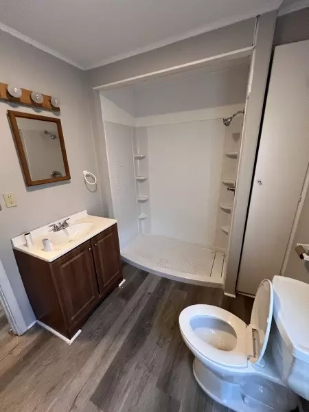 Bath - 503 N 2nd St, Decherd, TN 37324 photo 2 of 2
