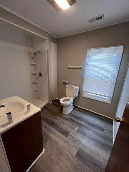 Bath - 503 N 2nd St, Decherd, TN 37324 photo 1 of 2