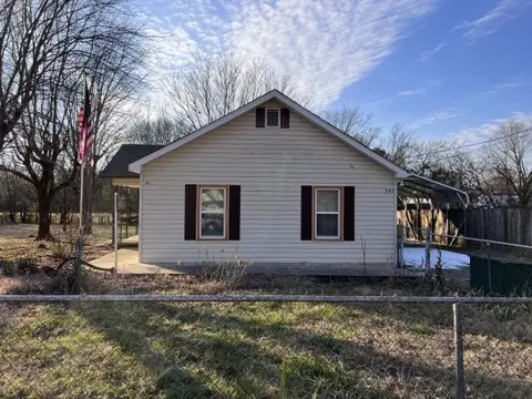 Exterior - 503 N 2nd St, Decherd, TN 37324 photo 5 of 6