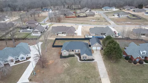 53 Windwood Dr, Fayetteville, TN 37334
