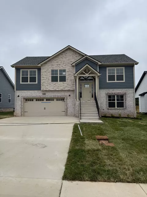 820 Macon Ln, Clarksville, TN 37042
