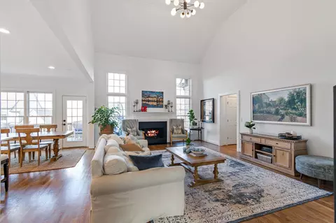Living - 129 Wise Rd, Franklin, TN 37064 photo 3 of 6