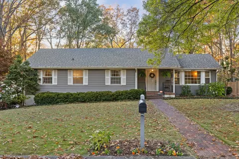 1102 Crown Point Rd W, Signal Mountain, TN 37377