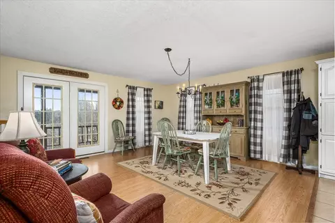 Dining - 334 Farmer Rd, Quebeck, TN 38579 photo 1 of 5