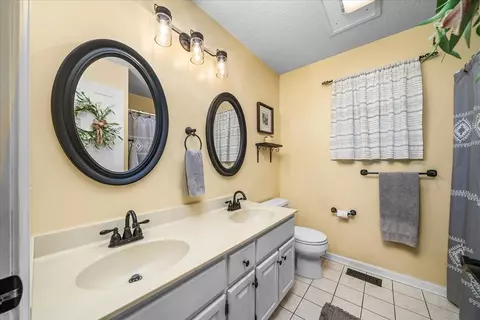 Bath - 334 Farmer Rd, Quebeck, TN 38579 photo 1 of 5