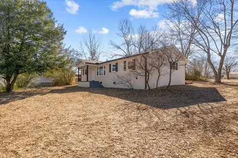 221 Beth St, Mcewen, TN 37101