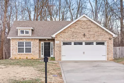 393 Woodtrace Dr, Clarksville, TN 37042