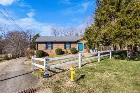 335 Greenleaf Ln, Clarksville, TN 37040
