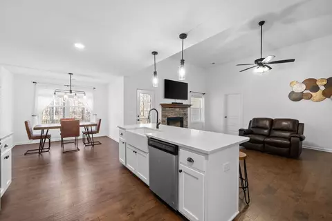 1258 Magnum Dr, Clarksville, TN 37040