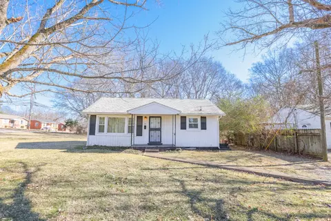 903 W Happy Hollow Dr, Clarksville, TN 37040
