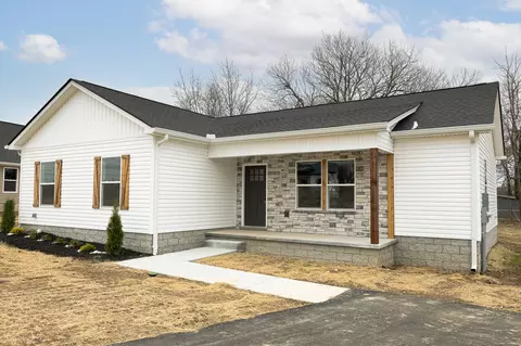 240 Remington Dr, Smithville, TN 37166