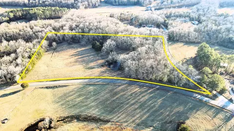 1 Maytown Rd, Bruceton, TN 38317