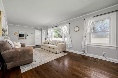 Living - 711 Sunset Ave, Murfreesboro, TN 37129 photo 3 of 4