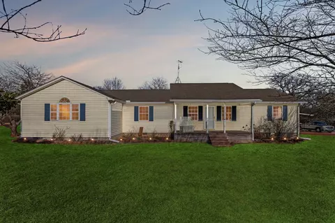 5792 Thick Rd, Chapel Hill, TN 37034