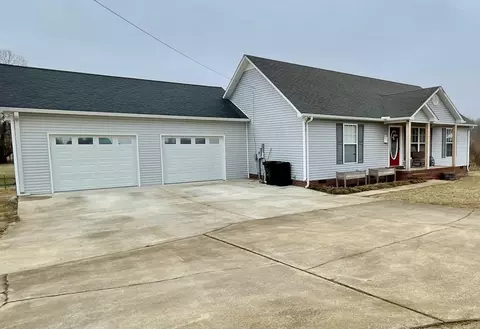 1872 Fall River Rd, Lawrenceburg, TN 38464