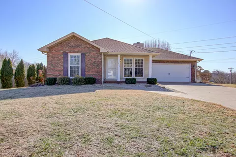 1930 Claymont Dr, Clarksville, TN 37040