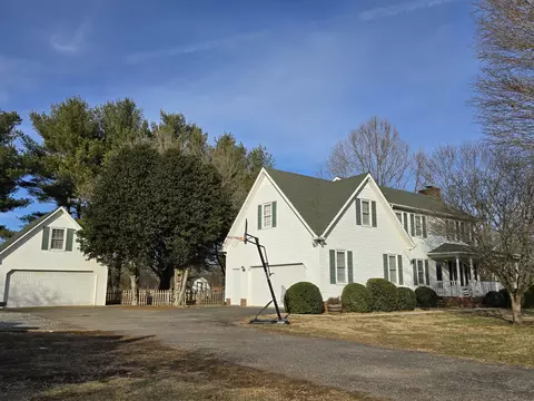 Exterior - 2487 Blue Spring Rd, Decherd, TN 37324 photo 2 of 2