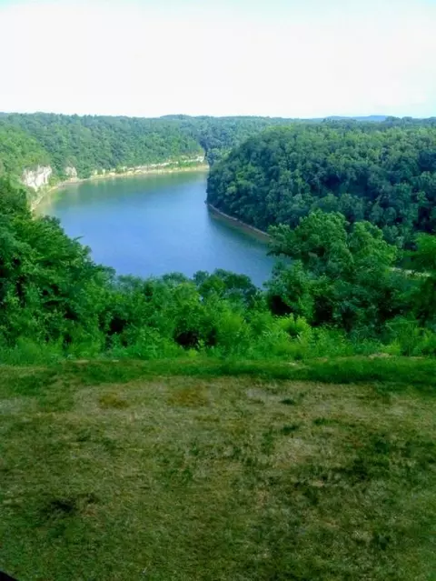 689 Pates Ford Rd, Walling, TN 38587