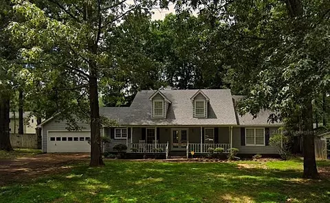 277 Weatheridge Dr, Jackson, TN 38305