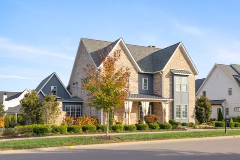 8808 Edgecomb Dr, College Grove, TN 37046