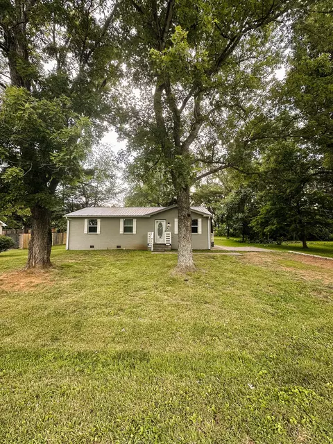 909 Turner Dr, Hartsville, TN 37074