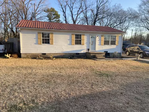 453 Second St, Guthrie, KY 42234