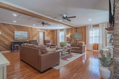 Living - 135 Davis Rd, Decherd, TN 37324 photo 3 of 4