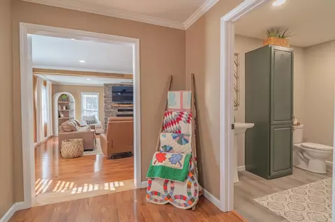 Entry Way - 135 Davis Rd, Decherd, TN 37324 photo 3 of 4