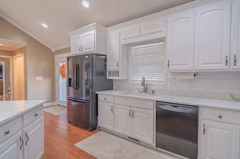 Kitchen - 135 Davis Rd, Decherd, TN 37324 photo 3 of 4