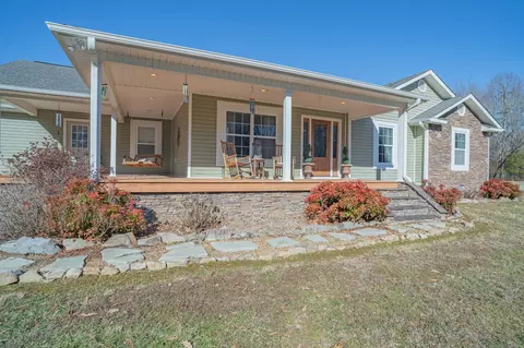 Exterior - 135 Davis Rd, Decherd, TN 37324 photo 3 of 19
